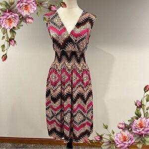 Sleeveless Pink and Black Chevron pattern v-neck  mini Dress‎ size small